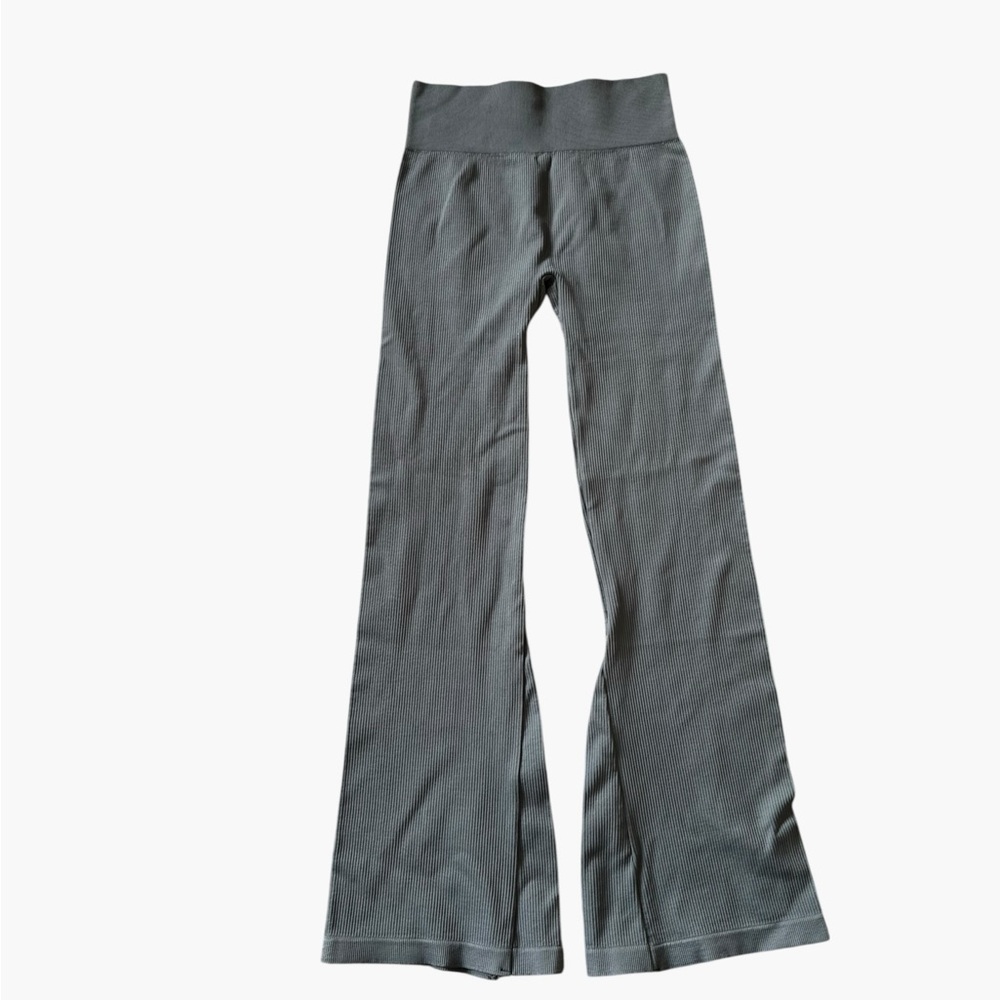 OQQ Women’s Ribbed Flared Pants – Gray – Size XL (NWOT)